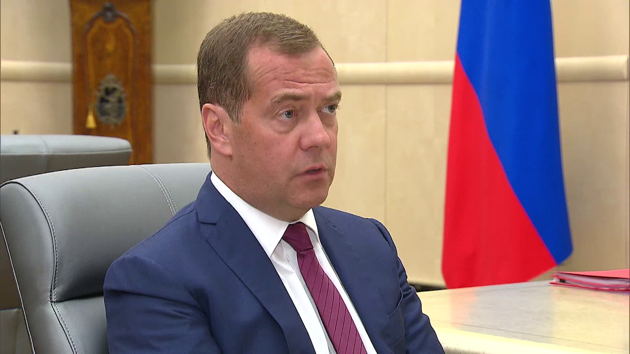 Медведев напомнил «Транснефти» об издержках из-за ЧП с грязной нефтью