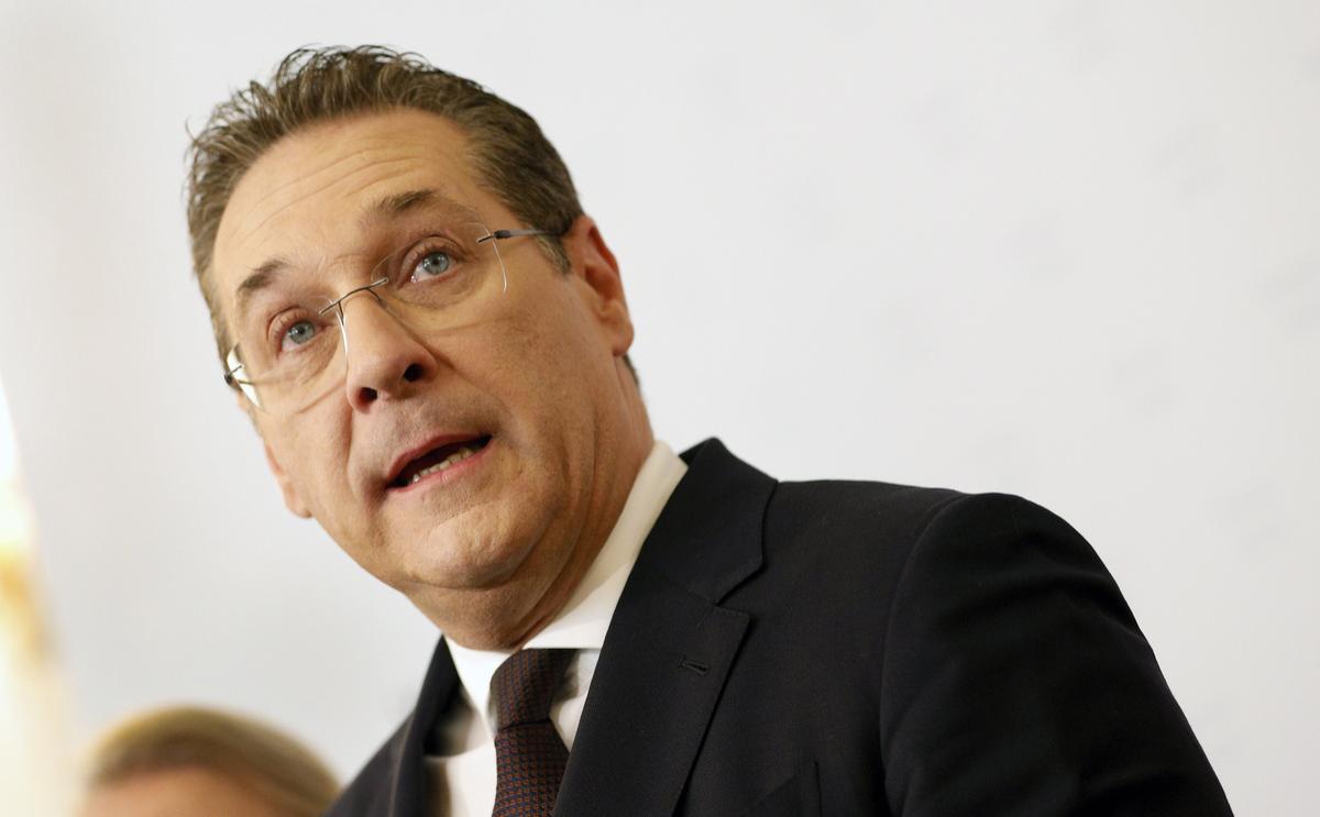 Бывший вице-канцлер Австрии заявил о вреде санкций против России"/>













