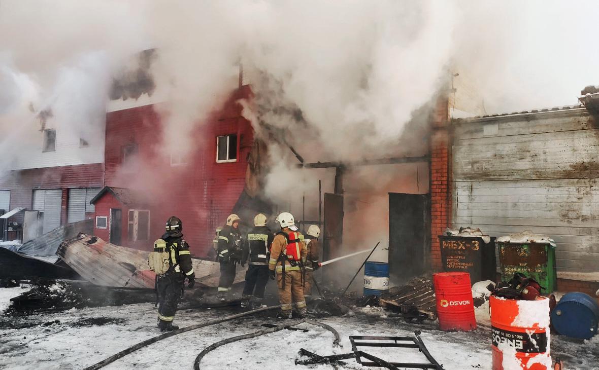 В Санкт-Петербурге при пожаре на заводе погибли два человека