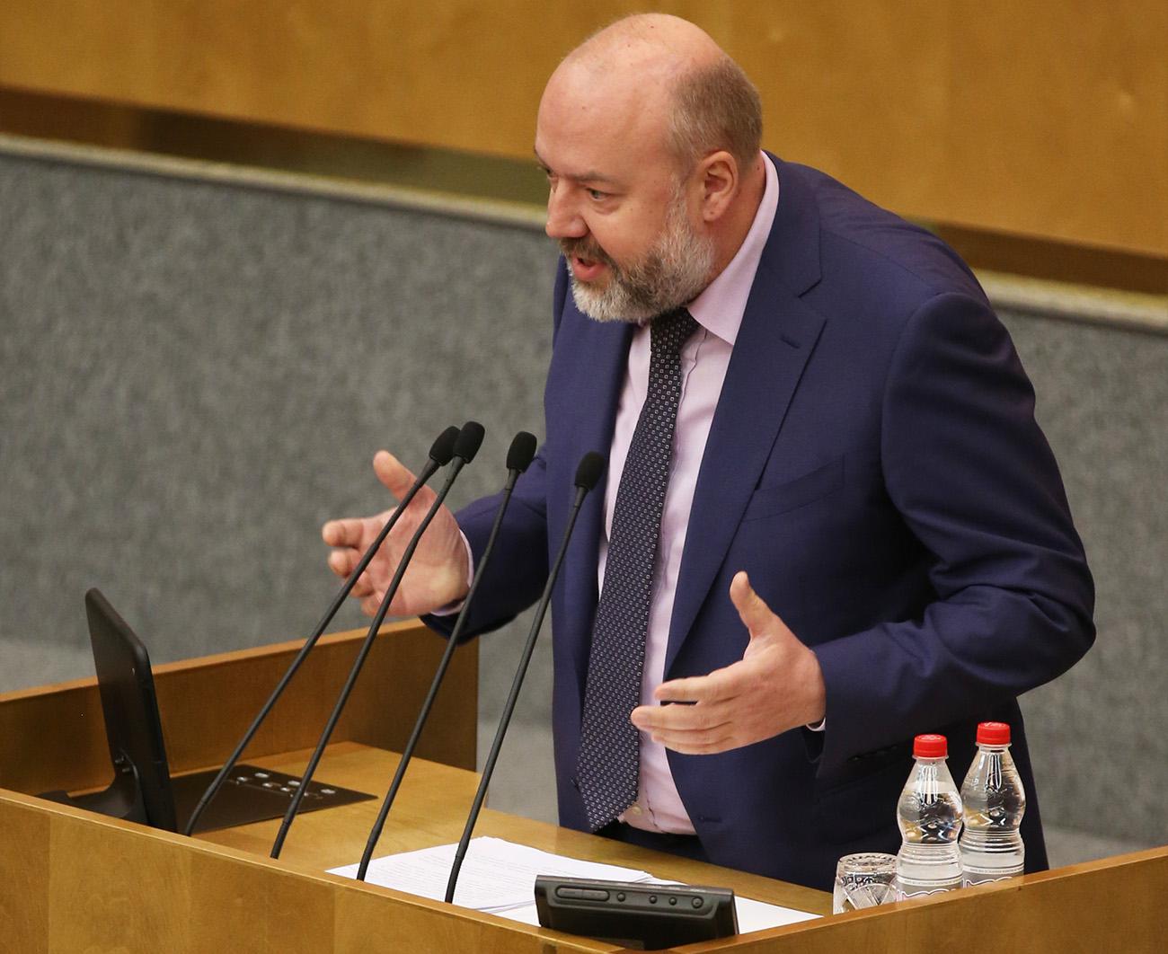 Павел Крашенинников во время выступления на заседании Госдумы, 2 июля 2013 года