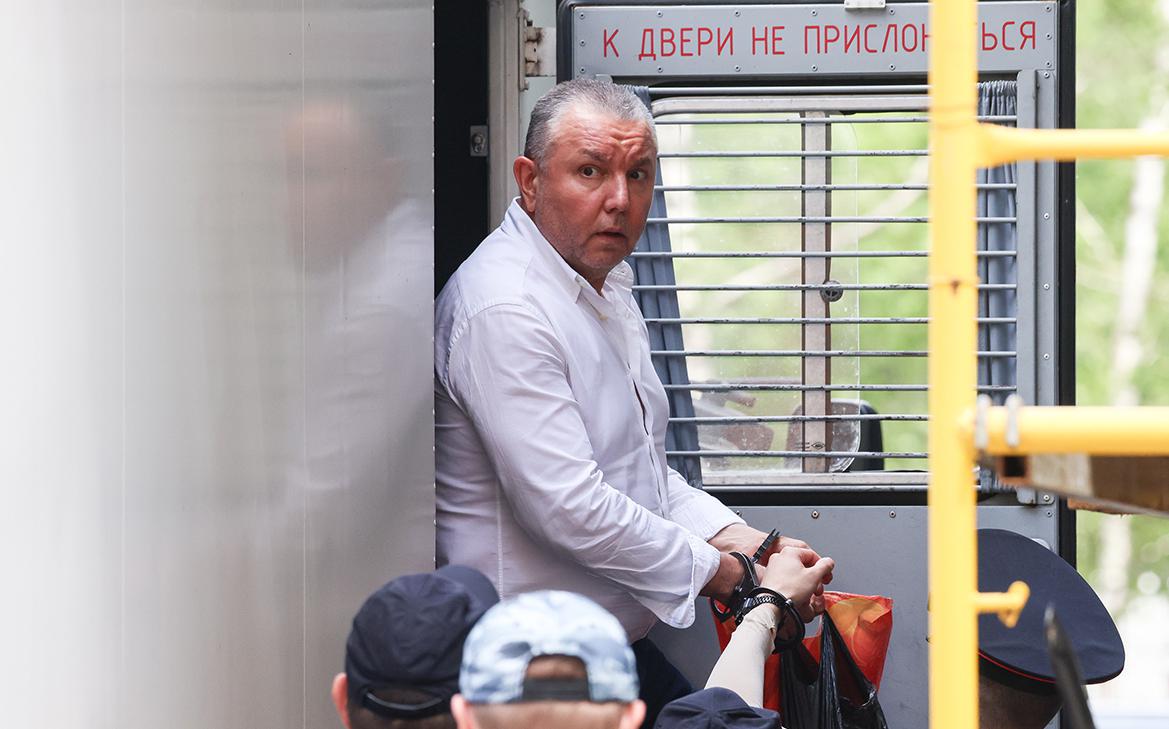 Экс-замглавы управления «К» ФСБ заочно арестовали и объявили в розыск