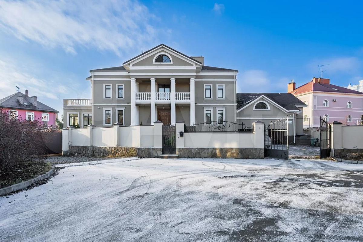 Как выглядят самые дорогие продающиеся в мегаполисах России дома