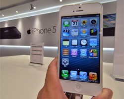 Китайские сборщики iPhone 5 бастуют из-за непосильных требований