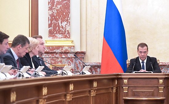 Премьер-министр РФ Дмитрий Медведев на&nbsp;заседании правительства
