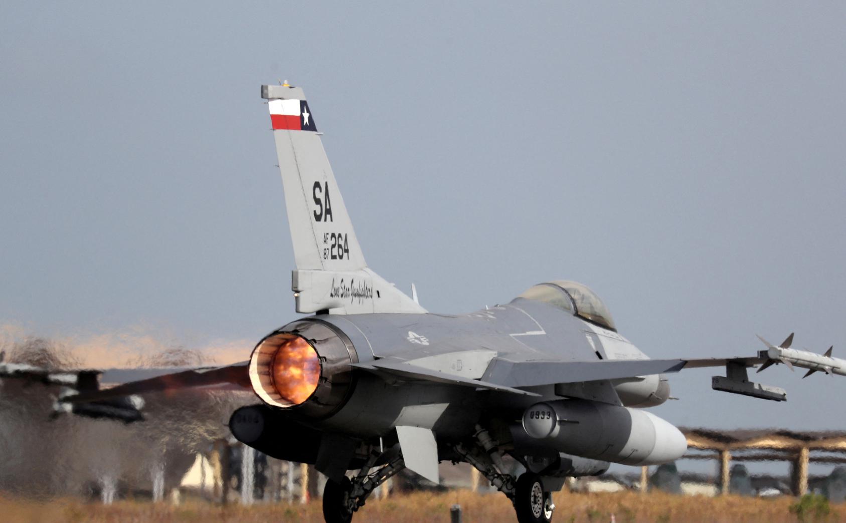 Politico узнало о поддержке в Пентагоне отправки F-16 Украине