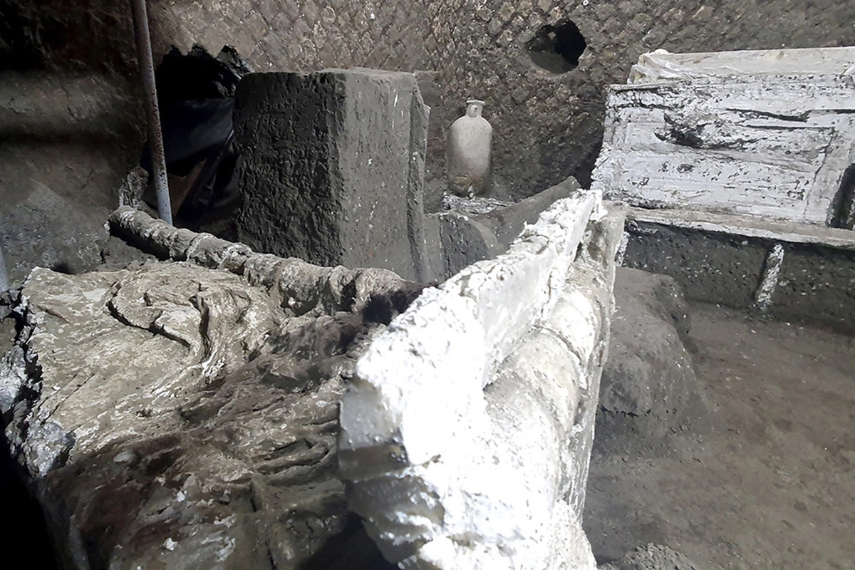 Спальня рабов на вилле Чивита Джулиана в 600 м от стен разрушенных в 79 году н.э. Помпеев