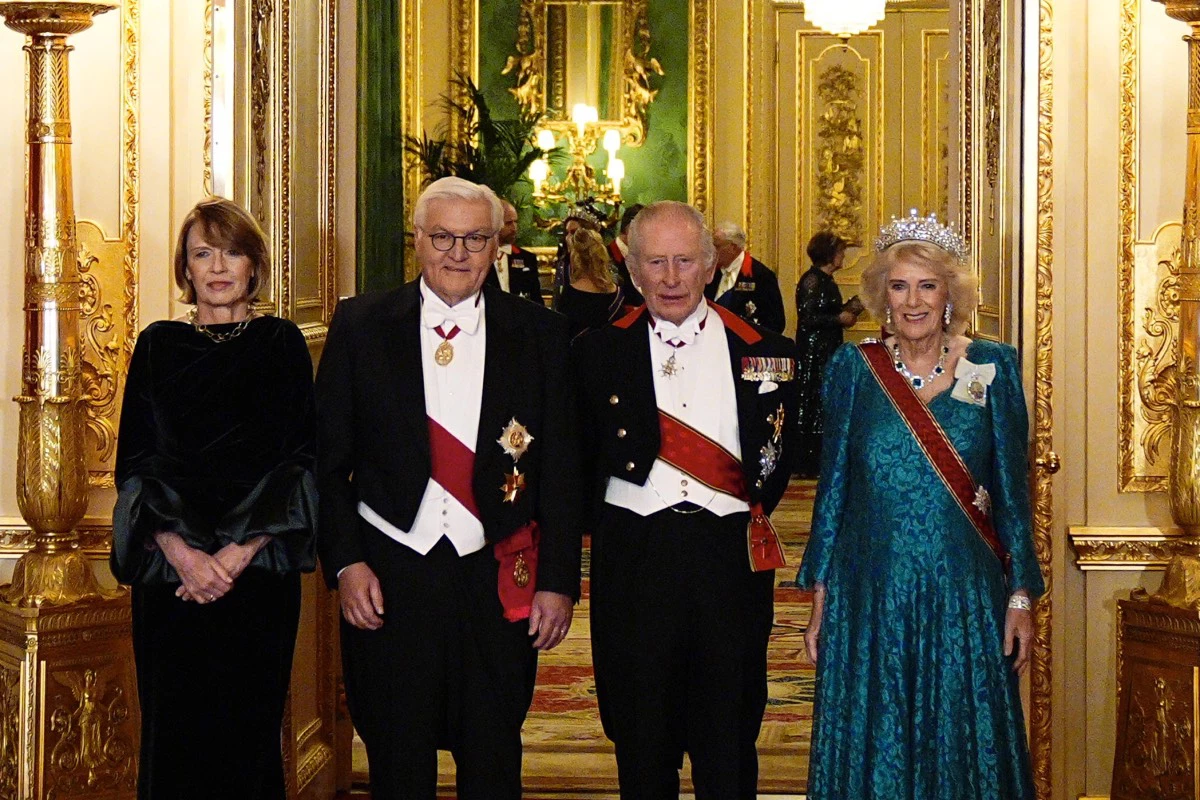 Карл III, королева Камилла с президентом Германии Франк-Вальтером Штайнмайером и его супругой Эльке Бюденбендер. 3 декабря 2025 года
