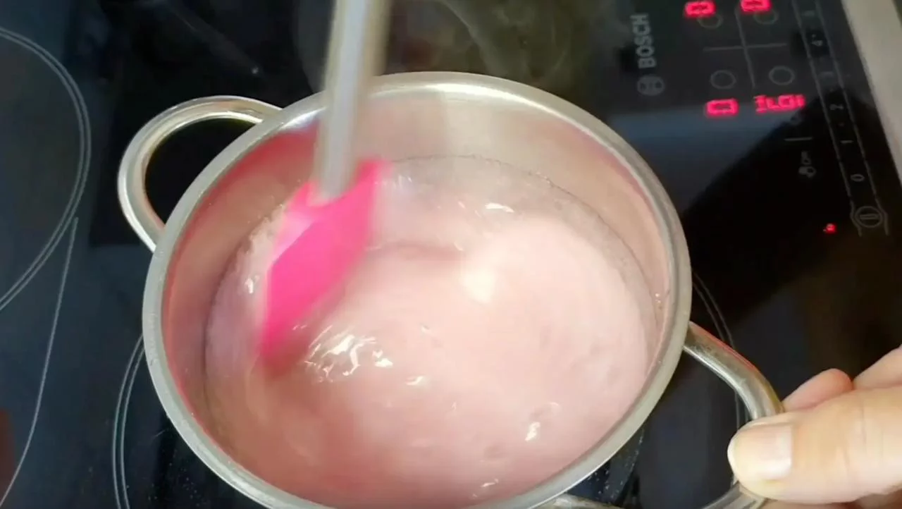 Доведите сироп до кипения