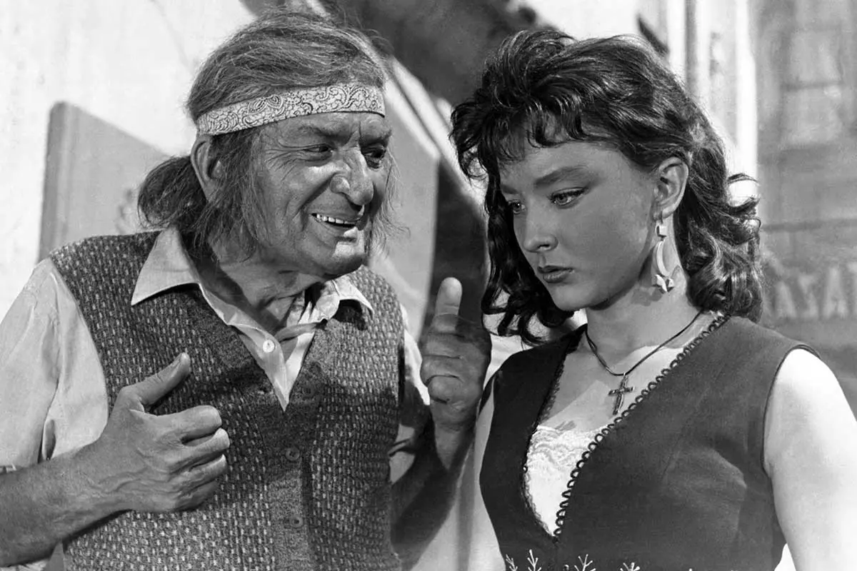 Актриса Анастасия Вертинская в роли Гуттиэре в фильме «Человек-амфибия» (1961 год)