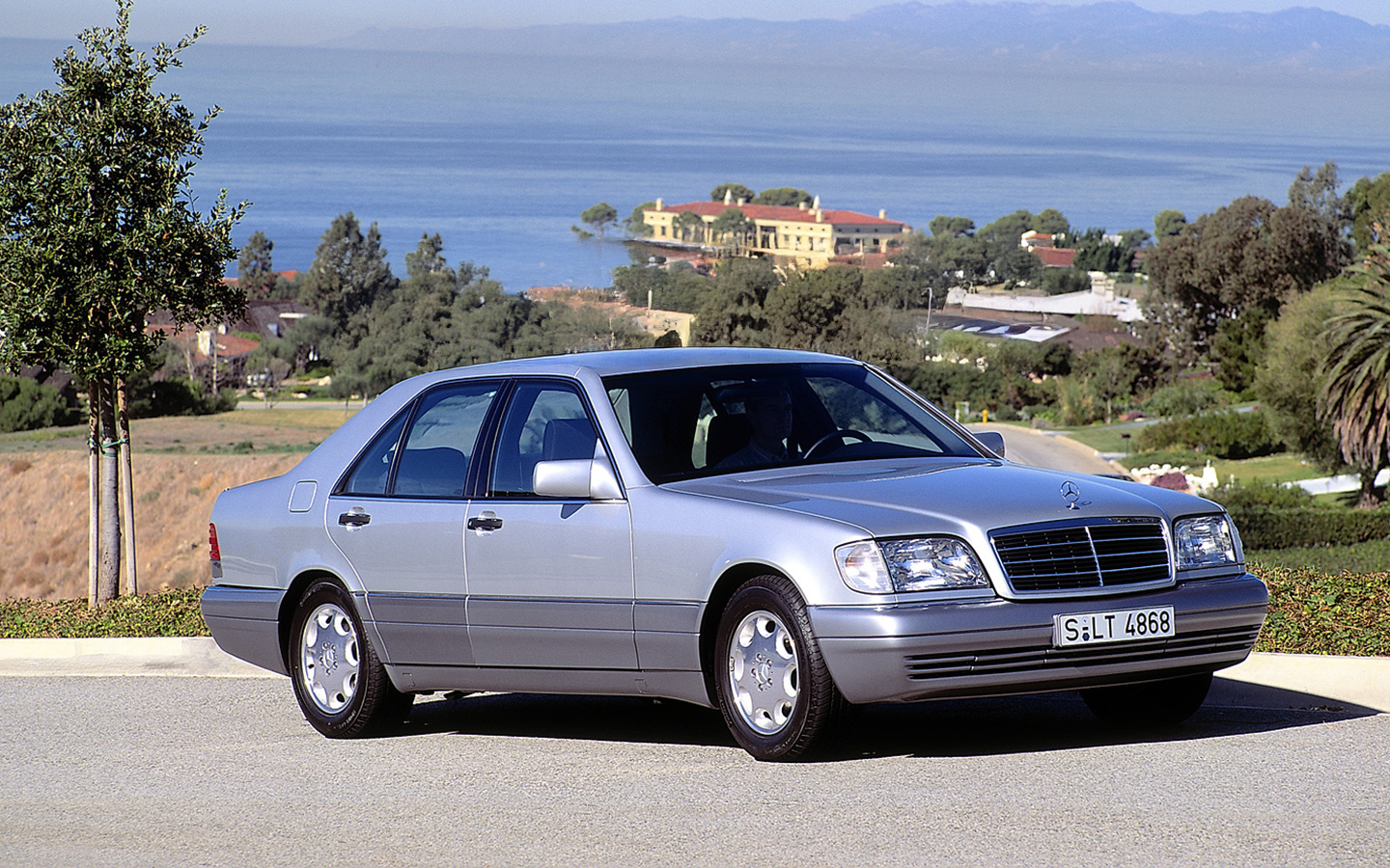 Mercedes-Benz S-Class W140