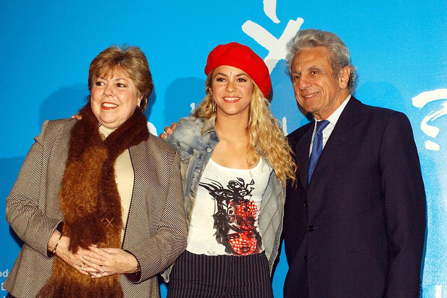 Шакира&nbsp;с родителями Нидией&nbsp;Риполь и Уильямом Мебараком в 2003 году