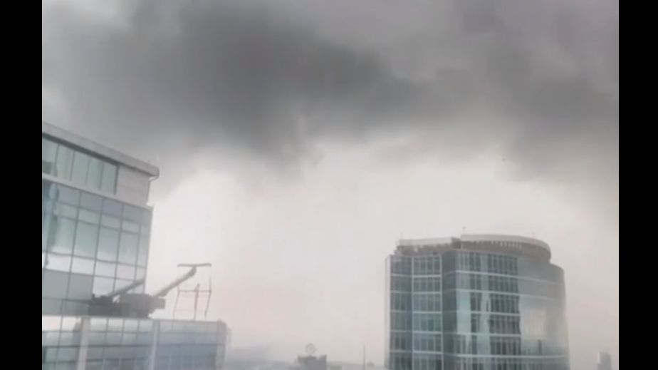 Надвигающаяся на Москву гроза попала на видео