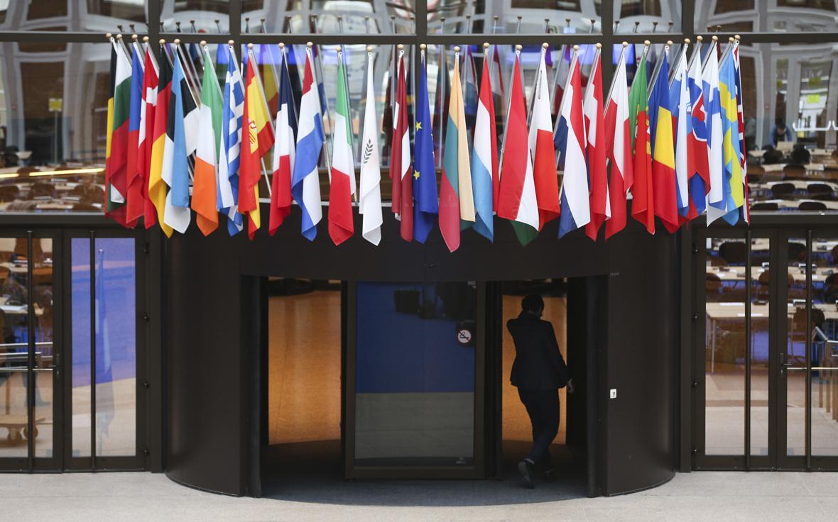 Politico сообщило о расколе внутри ЕС из-за споров о российских активах