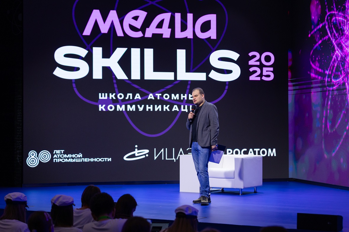 Электроэнергетический дивизион госкорпорации &laquo;Росатом&raquo; (концерн &laquo;Росэнергоатом&raquo;) запустил просветительский проект Mediaskills в 2022 году в Санкт-Петербурге при поддержке сети Информационных центров по атомной энергии (ИЦАЭ). Его цель &mdash; подготовка кадров для атомной отрасли, способных работать с информацией и деловой повесткой, ориентированных на позитивные экономические изменения и создавать мультиформатный контент о промышленном потенциале и экономике регионов России. В 2025 году проект был приурочен к 80-летию атомной промышленности. Мастерская новых медиа стала образовательным партнером проекта.

В роли экспертов-наставников выступили ведущие специалисты медиасферы страны. Научным руководителем Школы стал доцент НИУ ВШЭ, творческий руководитель образовательной программы &laquo;Современная журналистика&raquo; Михаил Зеленцов.