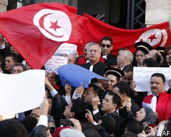 В Тунисе исламисты жгут бордели