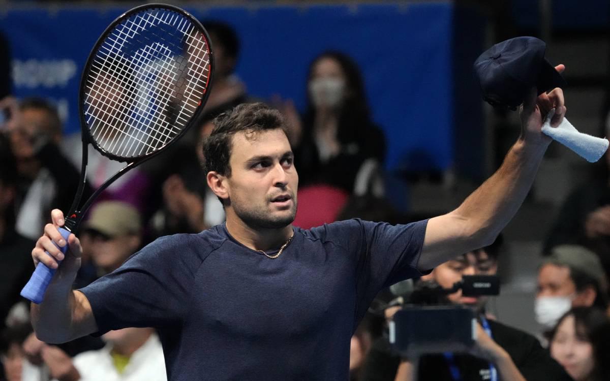 Российский теннисист Карацев выбыл на полгода из-за травмы
