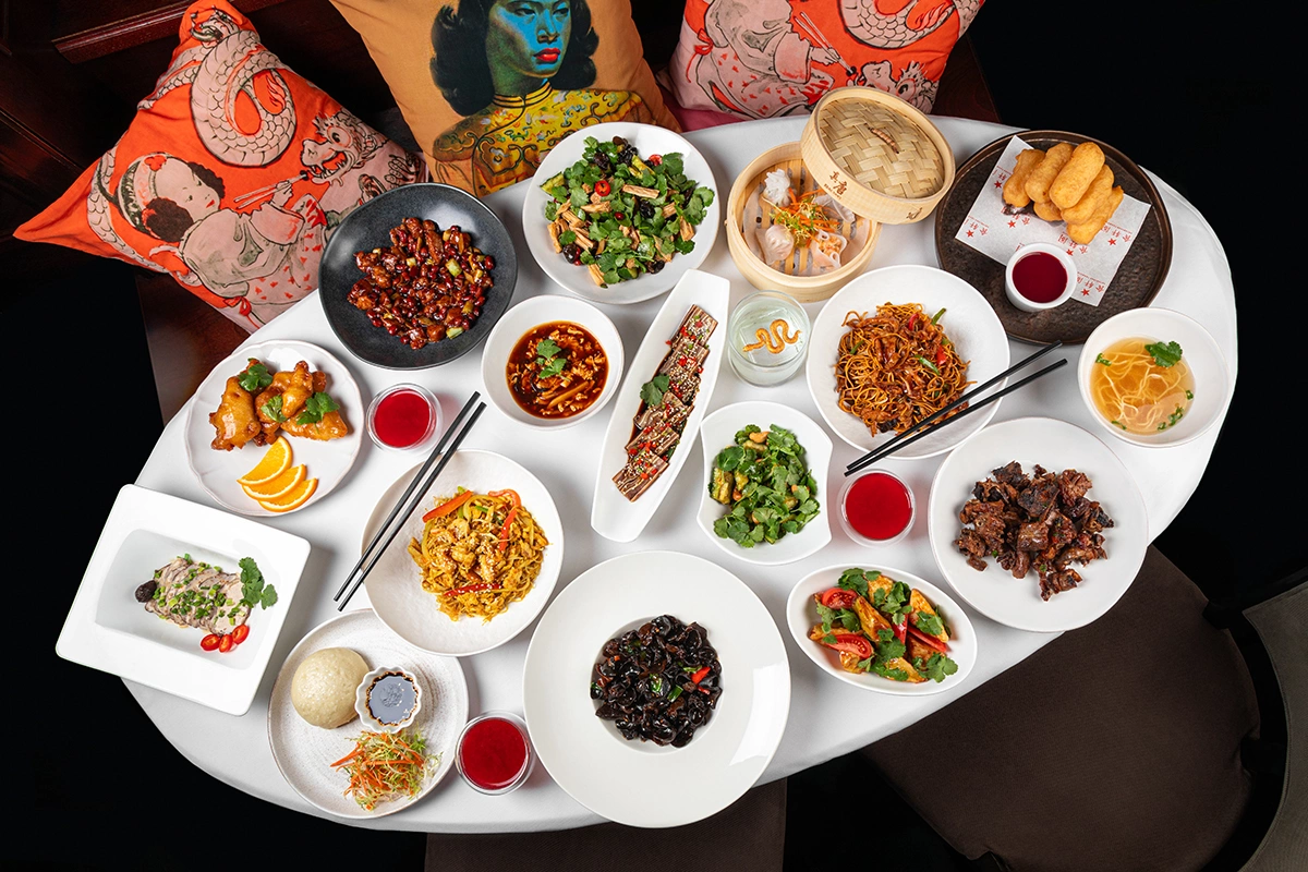 В китайской кухне, как в лаковой шкатулке с фамильными драгоценностями, не бывает неинтересных блюд: в каждом скрыта история той провинции, где оно было создано