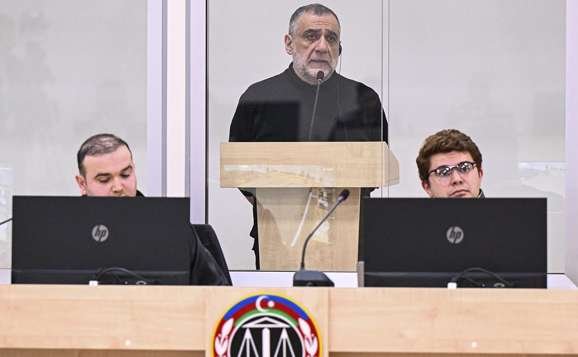 Рубен Варданян (в центре)