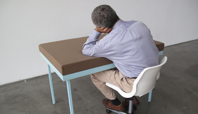 Придуман идеальный стол для работы и отдыха в офисе