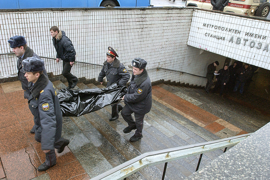 6 февраля 2004 года в&nbsp;Москве на&nbsp;перегоне между&nbsp;станциями &laquo;Автозаводская&raquo; и&nbsp;&laquo;Павелецкая&raquo; произошел взрыв. Бомбу мощностью 4&nbsp;кг в&nbsp;тротиловом эквиваленте, начиненную поражающими элементами, привел в&nbsp;действие террорист-смертник. В результате теракта погибли 41 человек (не&nbsp;считая террориста), более 250 получили ранения.
