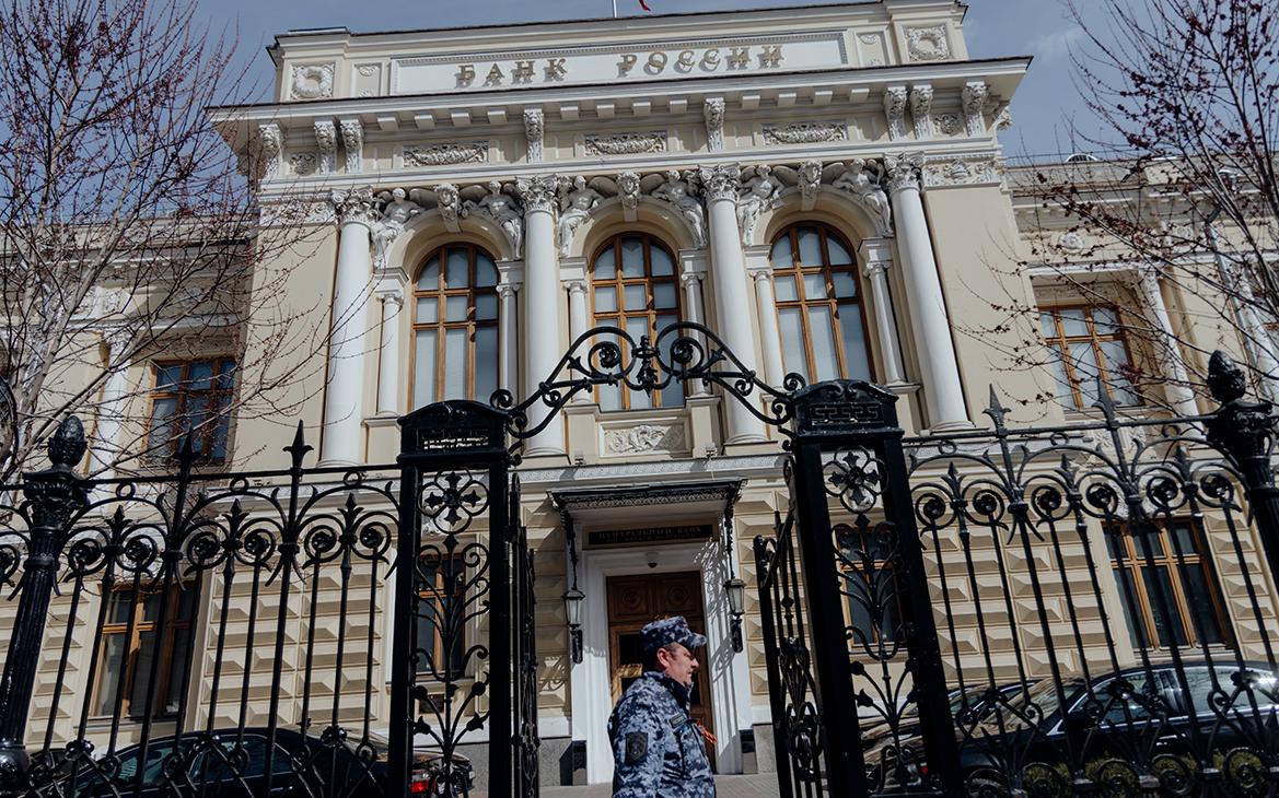 ЦБ допустил изменение ключевой ставки до конца года. Какие есть сценарии