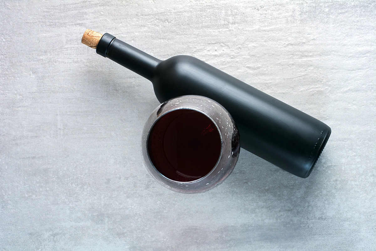 Было бы просто странно (для самого себя) в качестве вина недели назвать что-то иное. Вино-легенда, вино-мечта, одно из самых редких и самых дорогих в мире, бутылка которого стоит «по подписке» на винодельне около $3 тыс., хотя его реальная стоимость на вторичном рынке гораздо выше, — все это Screaming Eagle