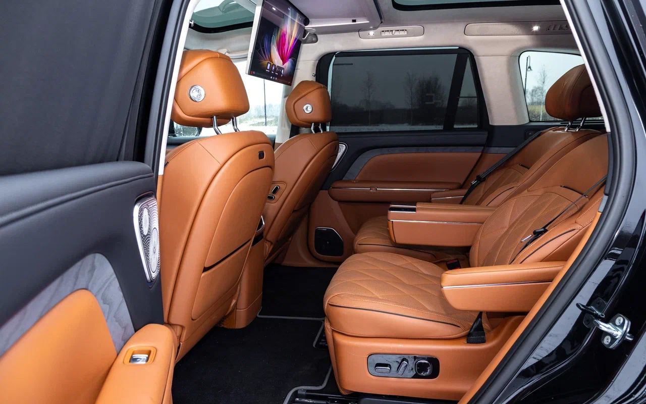 У каждого сиденья второго ряда в Voyah Taishan&nbsp;&mdash; свой экран диагональю 3,5 дюйма с невероятным количеством функций