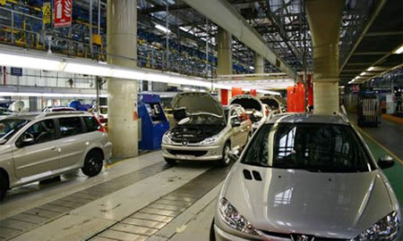 Работники завода Peugeot во Франции бастуют