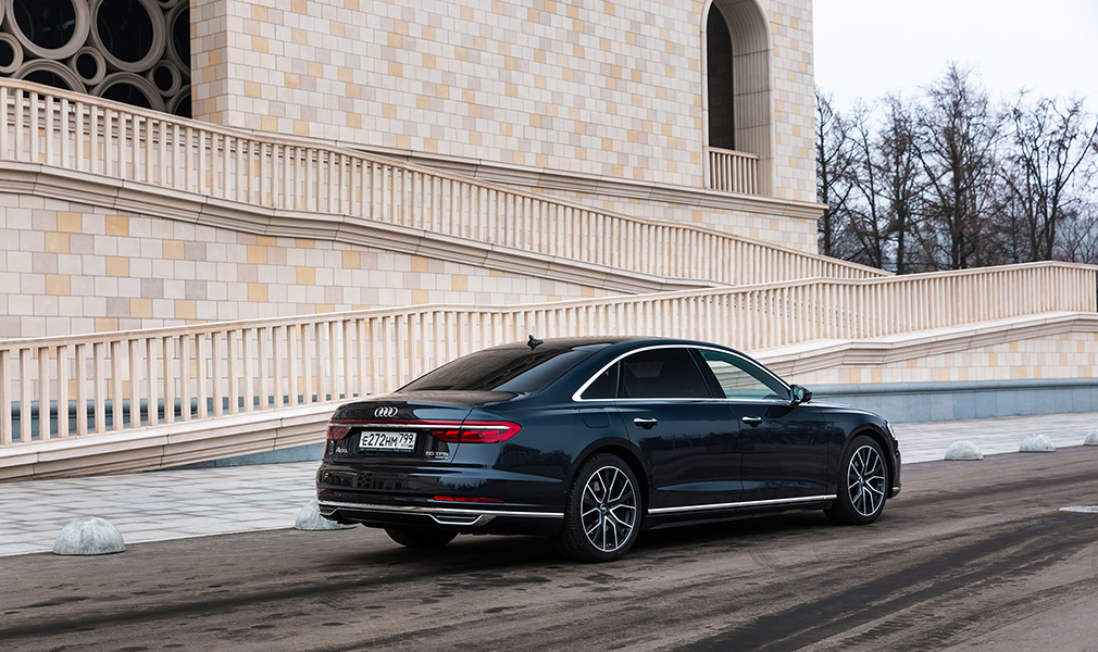Тест-драйв Audi A8L. Три мнения об автомобиле, греющем ступни