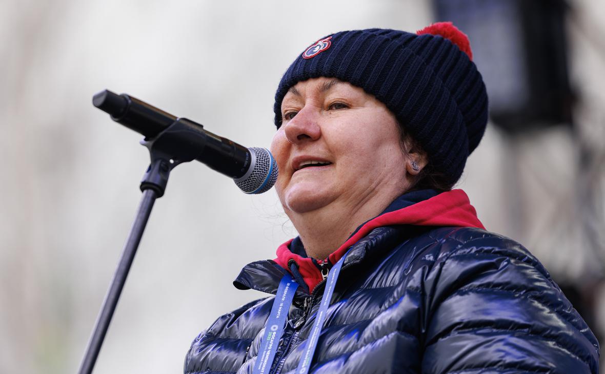Вяльбе рассказала о серьезных проблемах Большунова со спиной