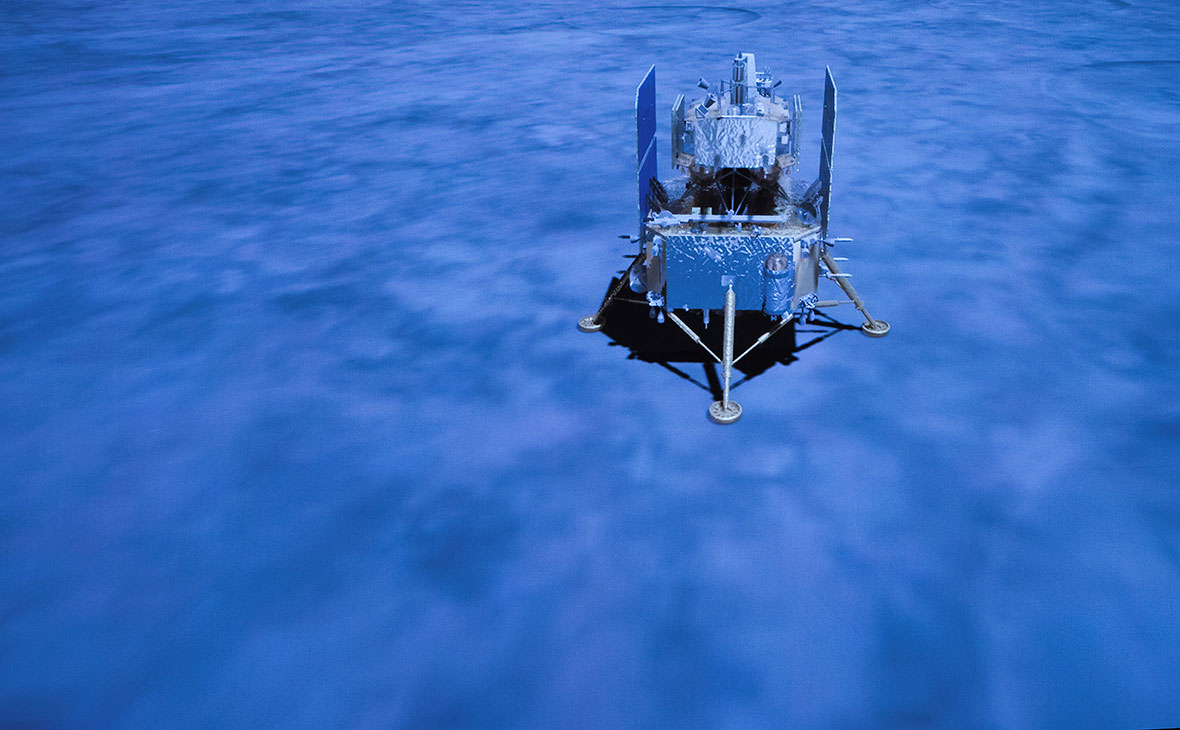 Космический корабль Chang&#39;e-5 на поверхности Луны