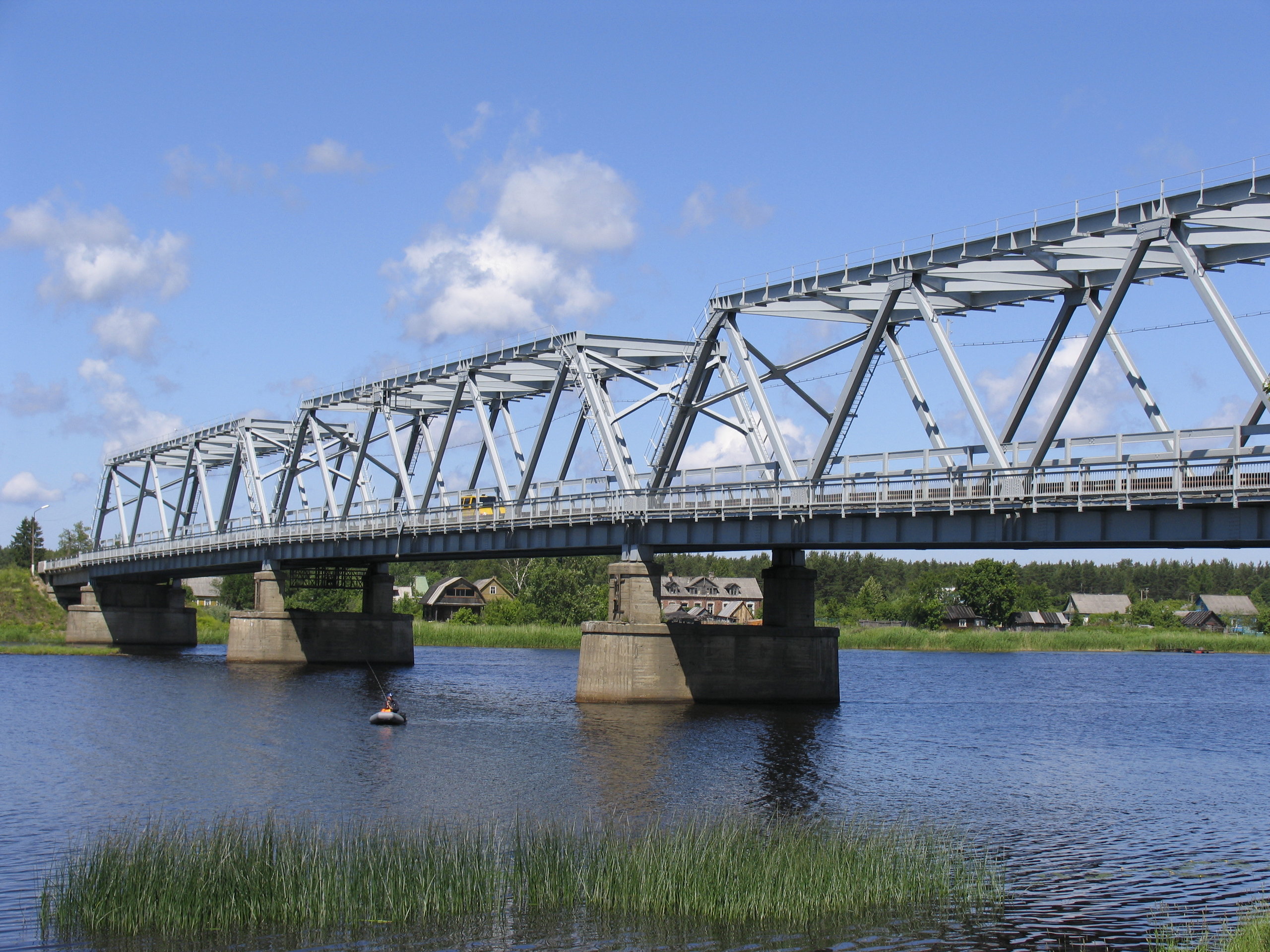 Мост через реку Луга в поселке Усть-Луга