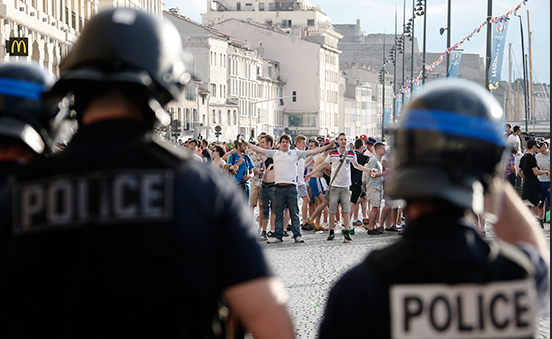 Во время столкновений в&nbsp;Марселе, в&nbsp;которых участвовали российские фанаты, 10 июня 2016 года



