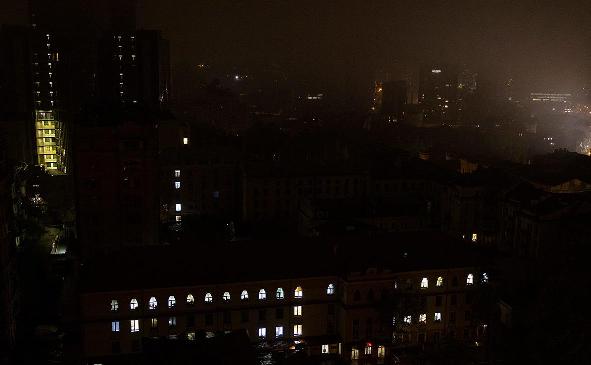 В некоторых районах Киева после ракетных ударов пропали свет и вода