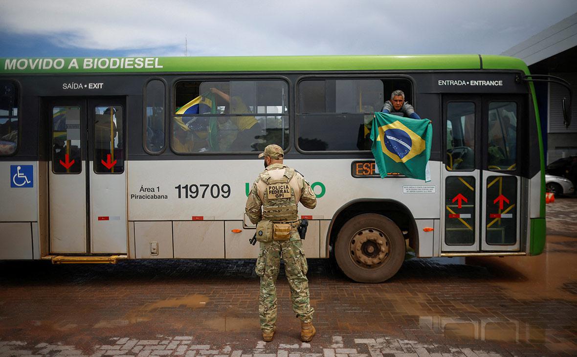 В Бразилии на акциях протеста задержали около 1,5 тыс. человек"/>













