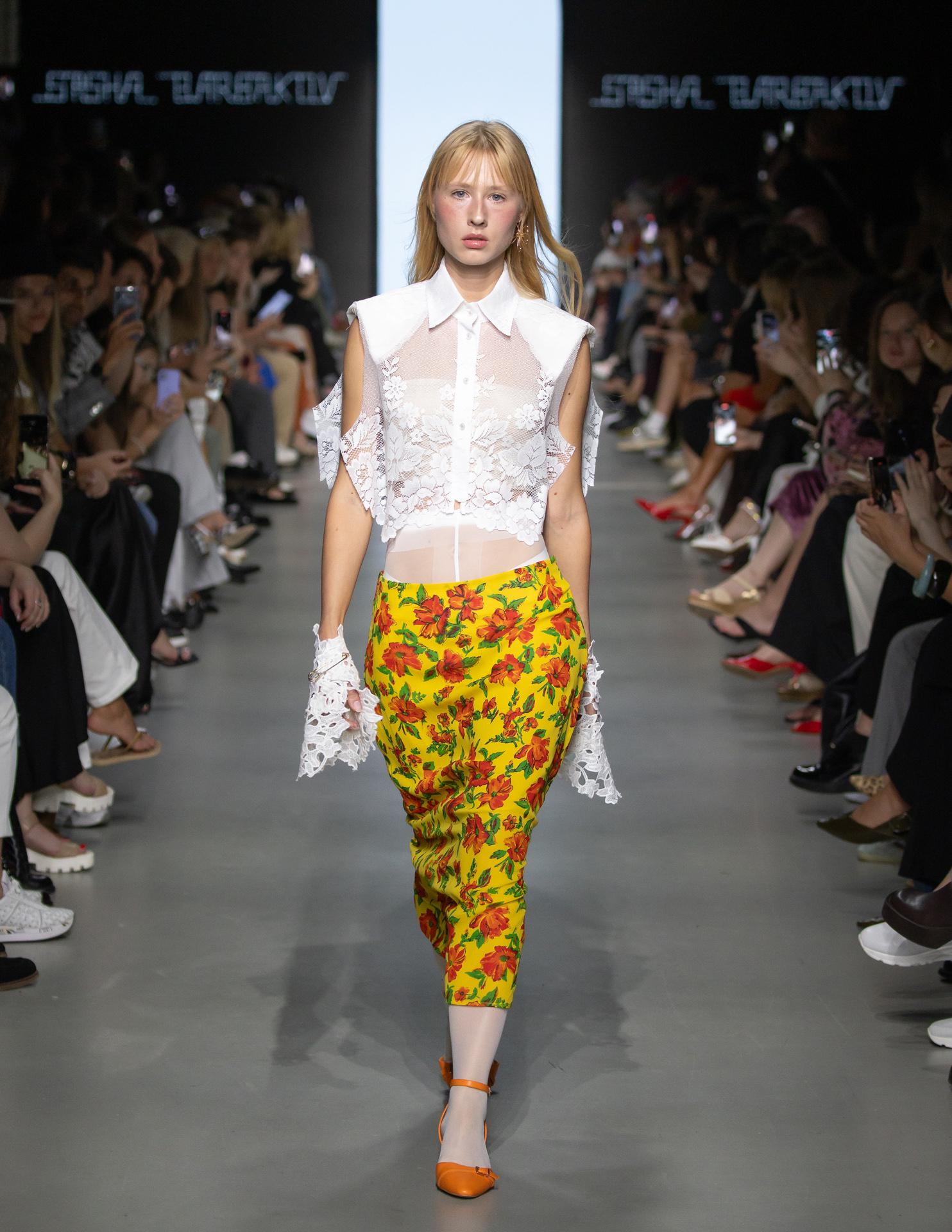 Показ коллекции «Цветут сады в душе» в рамках пятой Московской недели моды