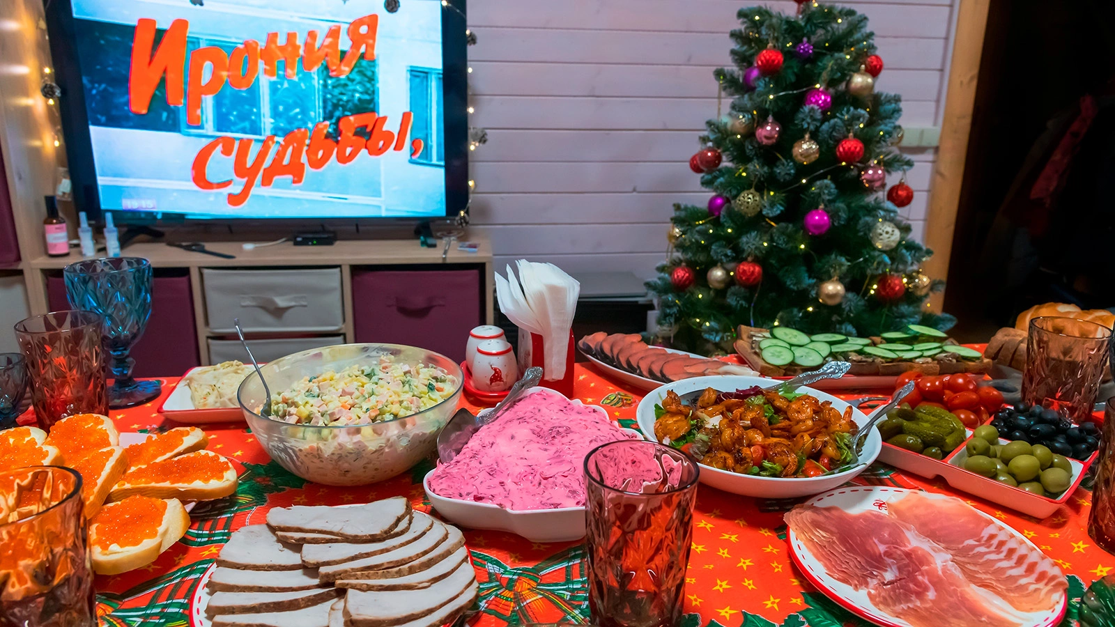 Диетолог Минздрава рассказала, как сделать новогодний стол полезнее