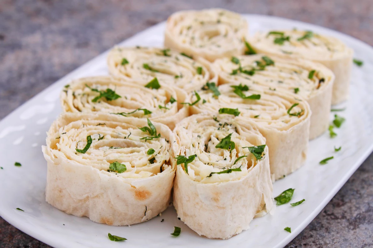 Лаваш с зеленью и сыром
