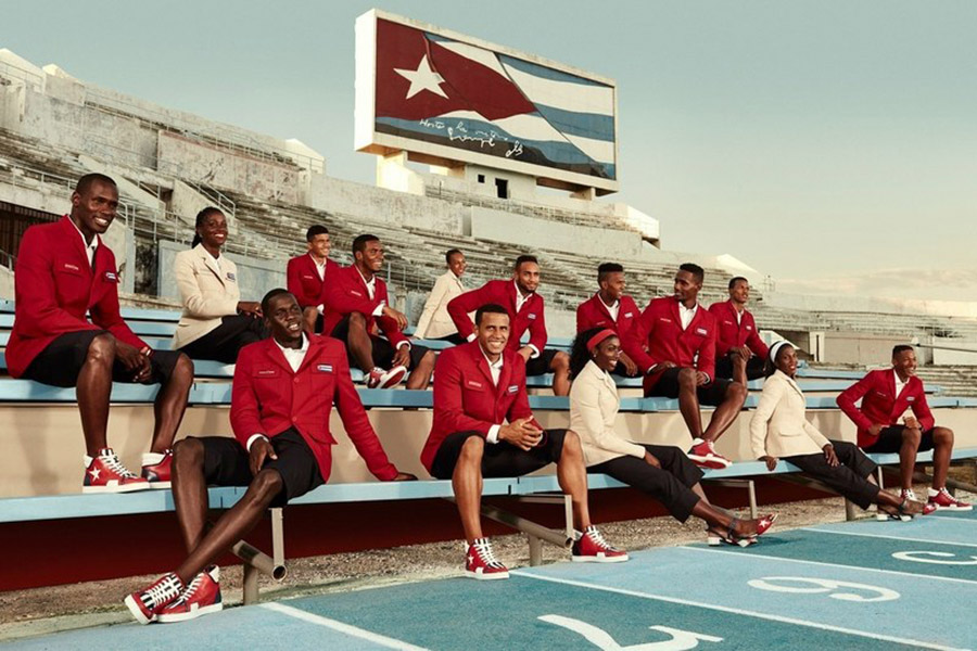 В 2016 году к экипировке олимпийской сборной Кубы приложил руку французский модный дом Christian Louboutin, создав обувь для спортсменов в цветах национального флага. В парадной форме от дизайнера кубинская сборная появились на церемонии закрытия Олимпийских игр в Рио.
