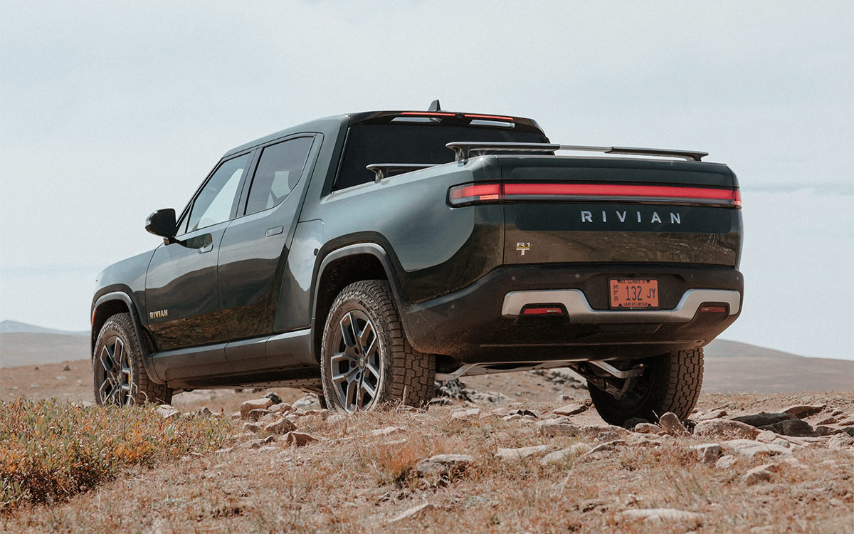 На российском рынке появился пикап Rivian R1T