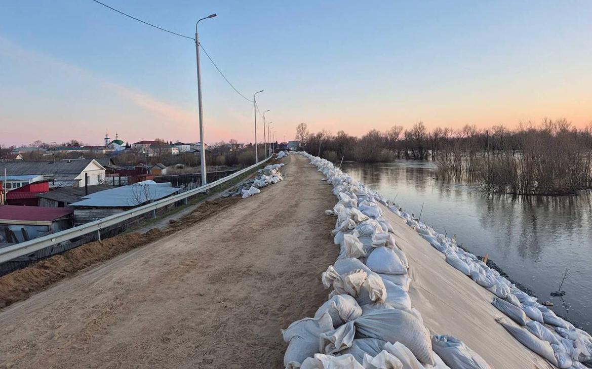 Река Ишим в Абатском районе Тюменской области поднялась на 2 м за сутки
