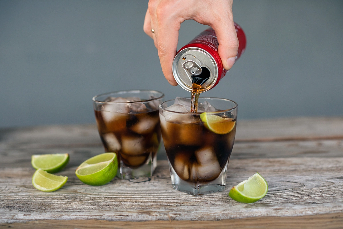 История коктейля «Виски-кола» не так глубока и романтична, как у некоторых других коктейлей
