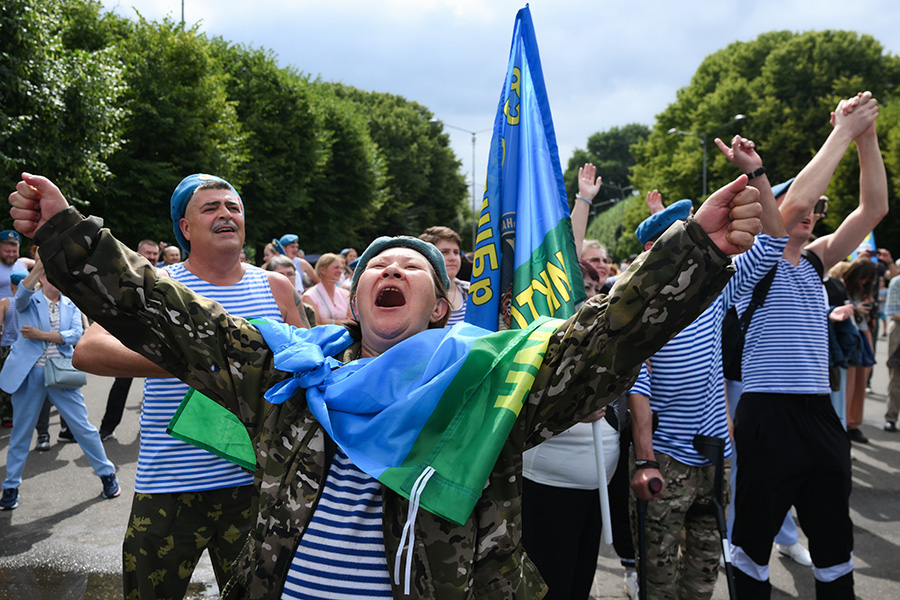 Москва. Празднование 95-й годовщины со дня образования Воздушно-десантных войск России в ЦПКиО им. Горького