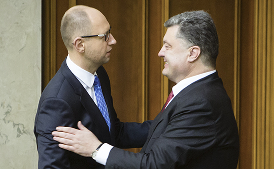 Премьер-министр Украины Арсений Яценюк (слева) и президент Украины Петр Порошенко