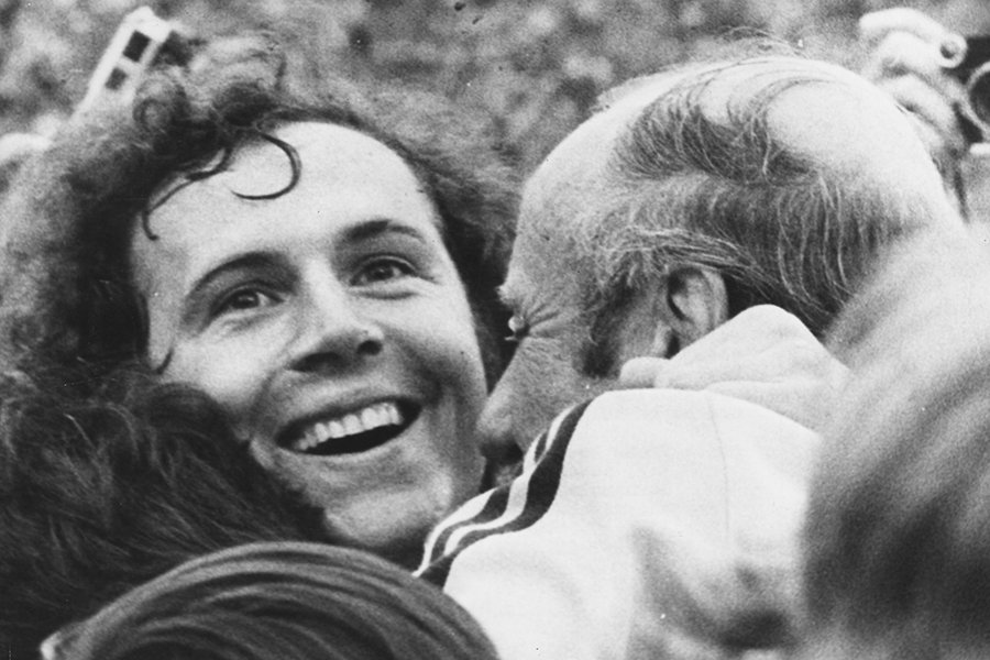 В 1972 году Беккенбауэр завоюет свой первый трофей в составе национальной команды. На чемпионат Европы в Бельгию он отправился в качестве капитана. В финале ФРГ обыграла СССР со счетом 3:0.