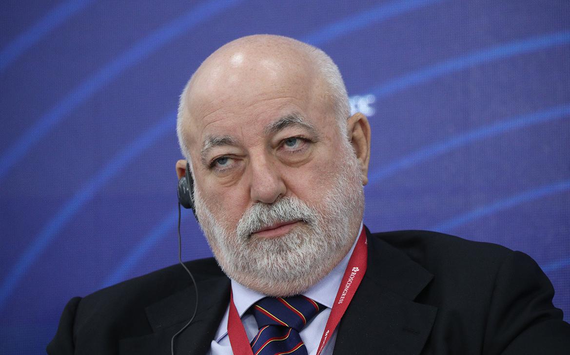 Вексельберг упрекнул власти из-за ограничений Китая на платежи с Россией