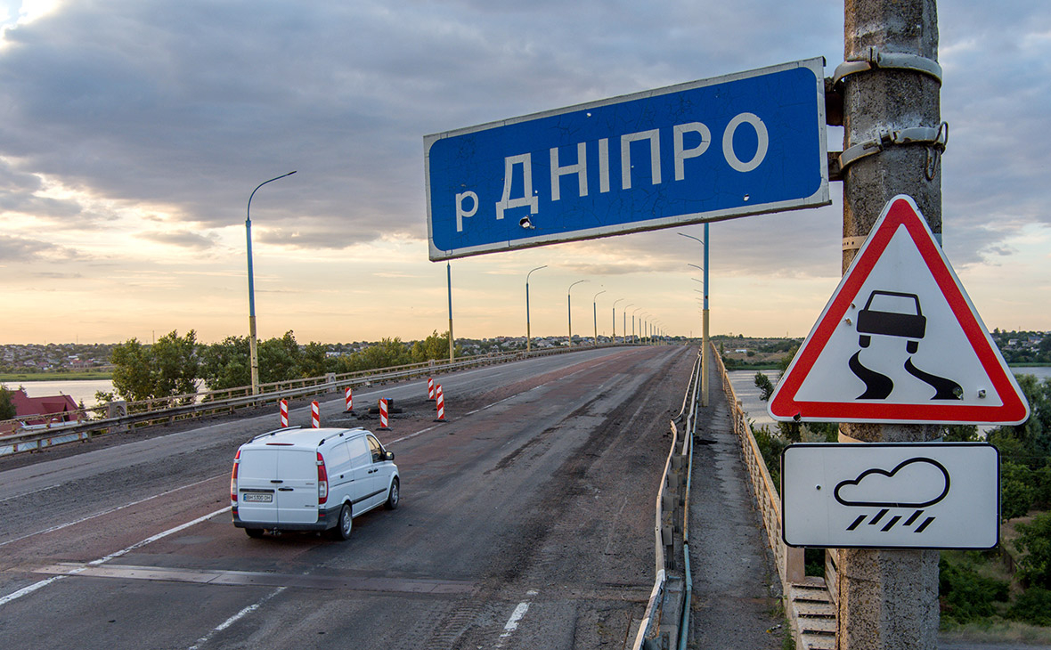 ВГА Херсона обвинила Киев в попытке ударить HIMARS по мосту через Днепр