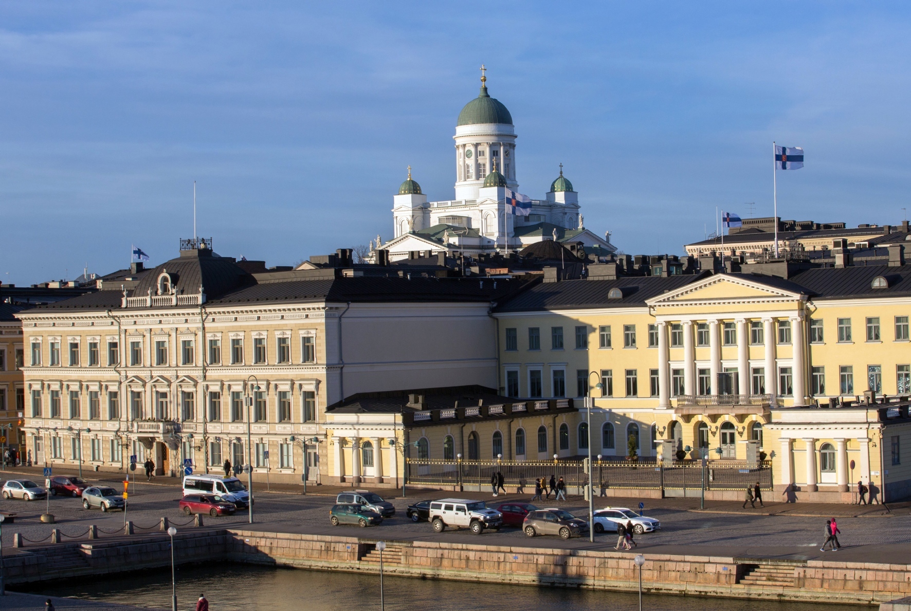 Кафедральный собор Хельсинки, здание Верховного Суда Финляндии и Президентский дворец