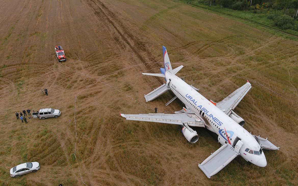 Посадивший самолет в новосибирском поле пилот вынужденно ушел в таксисты