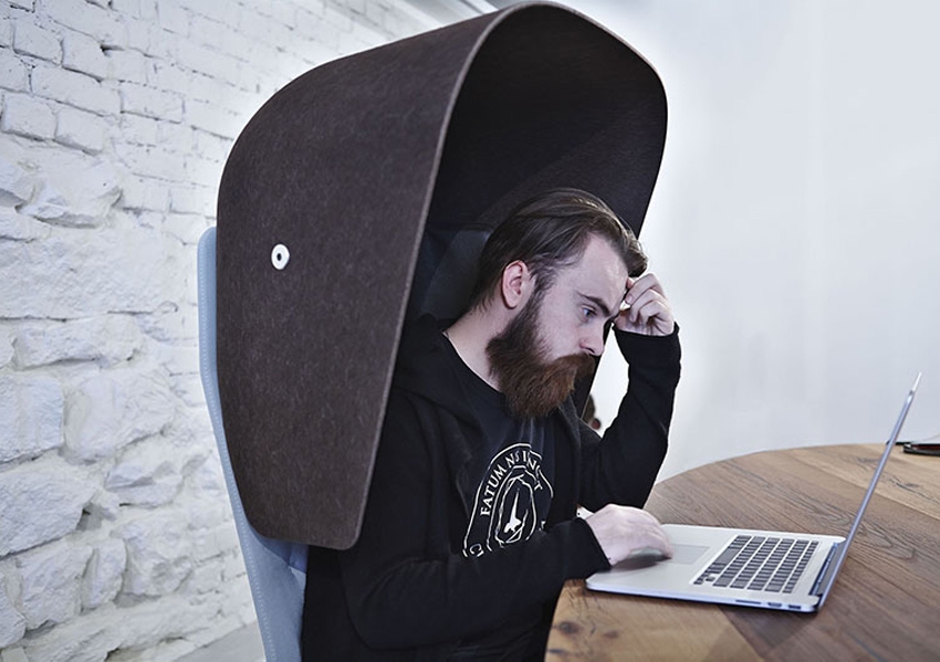 Кресло с капюшоном: 5 примеров обустройства маленьких офисов